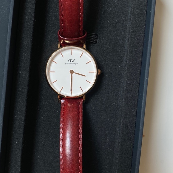 Daniel Wellington Watch - Picture 3 of 3